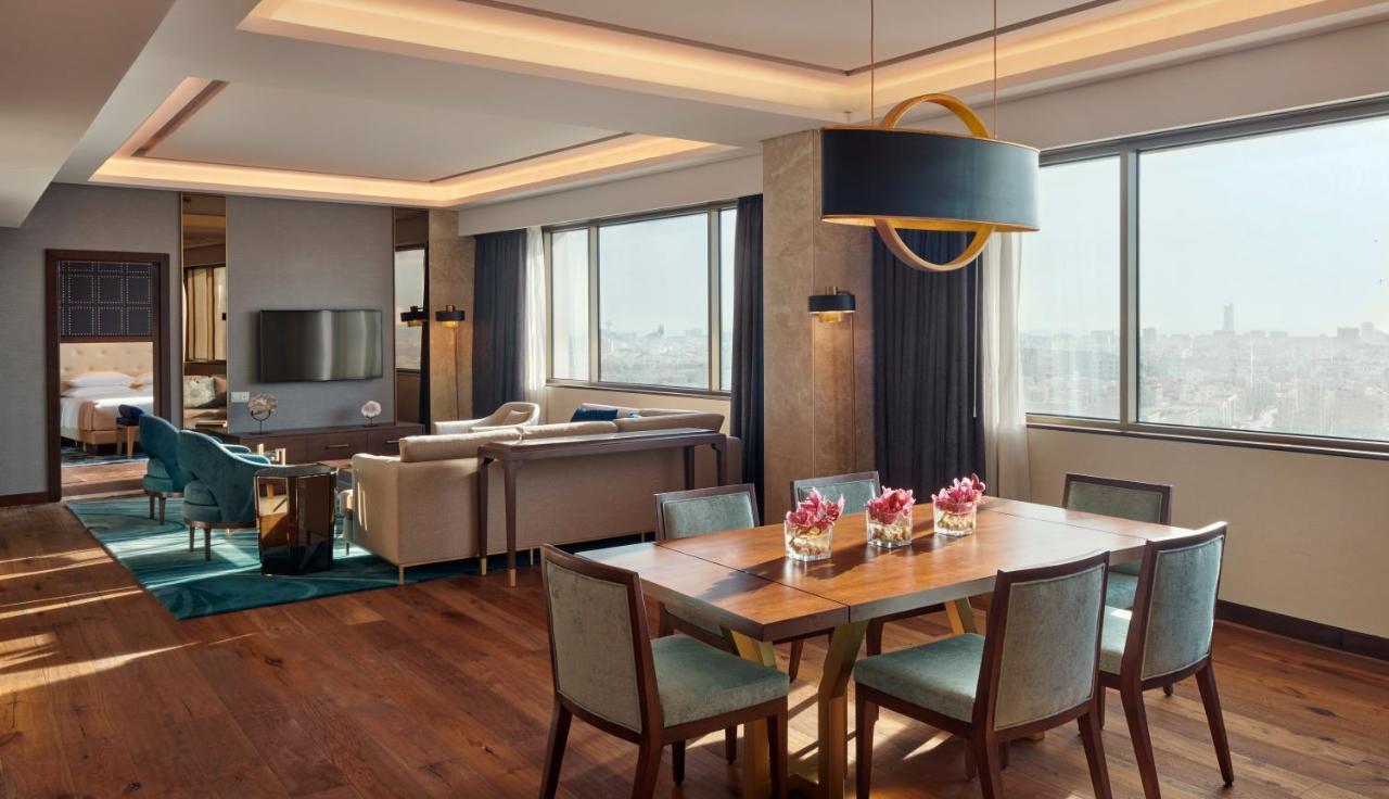 Grand Hyatt Al Khobar Hotel And Residences Luaran gambar A suite at the hotel